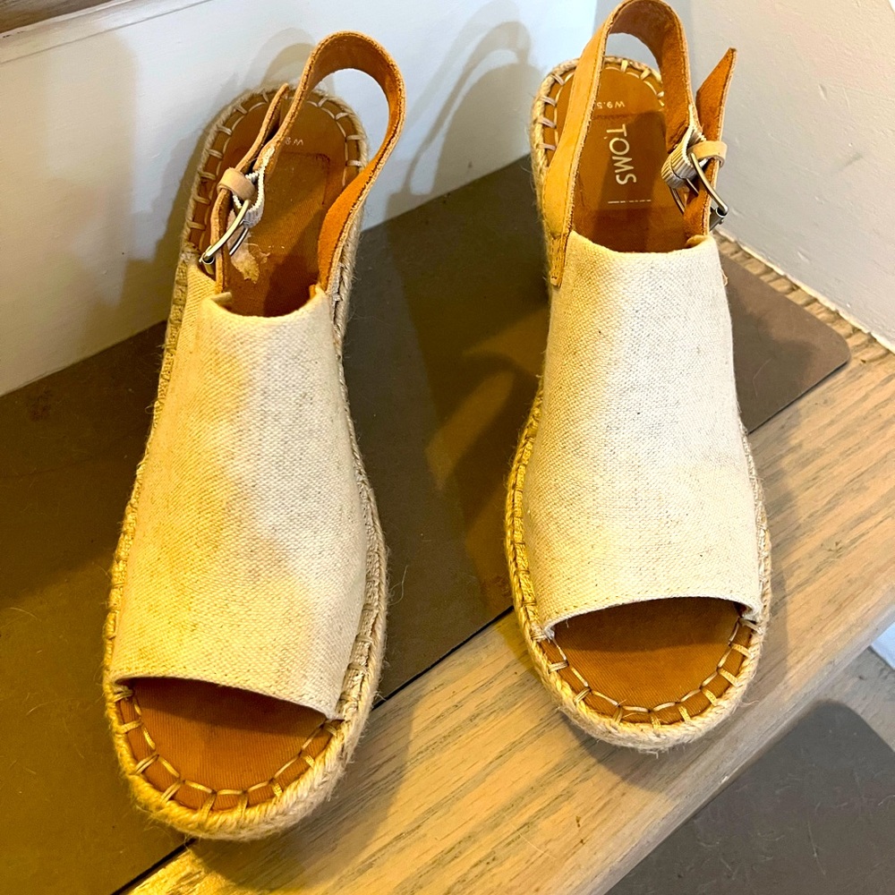 TOMS Women's Monica Wedge Sandal 9.5 Natural Hemp/Leather. NEW WITHOUT BOX